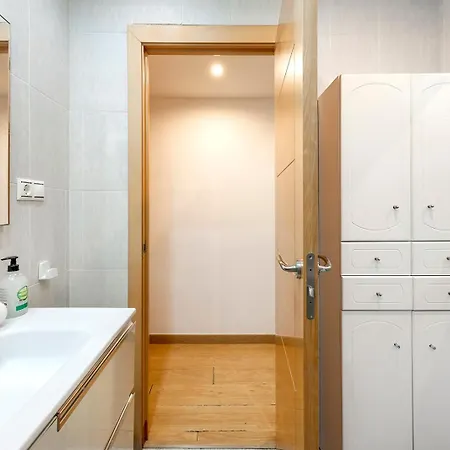 Cozy Terrace In Eixample شقة برشلونة